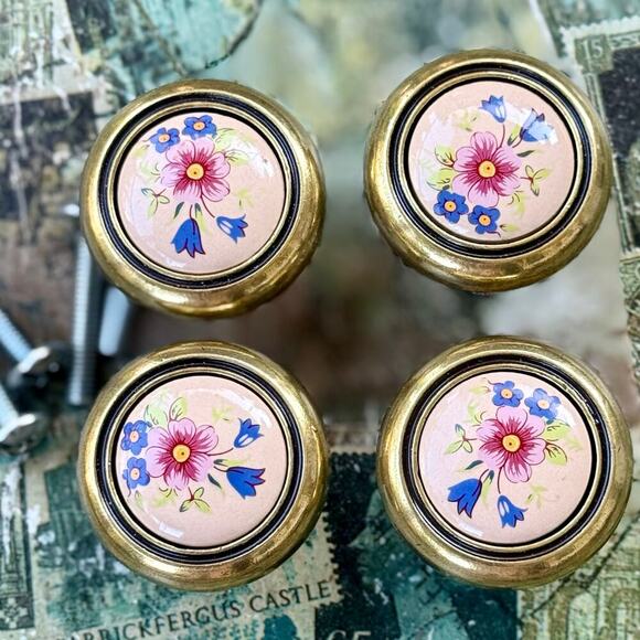Set of 4 Amerock Brass & Porcelain Floral Knobs – Model 63857-10 – w/ Screws - Picture 1 of 3